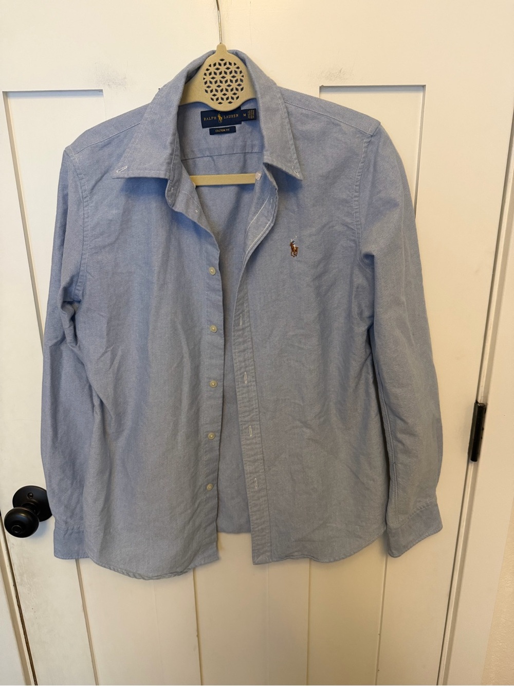 Long Sleeve Oxford Sport Shirt in Blue
Polo Ralph Lauren custom fit size medium